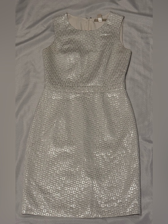 Banana Republic Dresses & Skirts - Banana Republic sleeveless sheath dress ivory silver jacquard tile pattern Sz 2